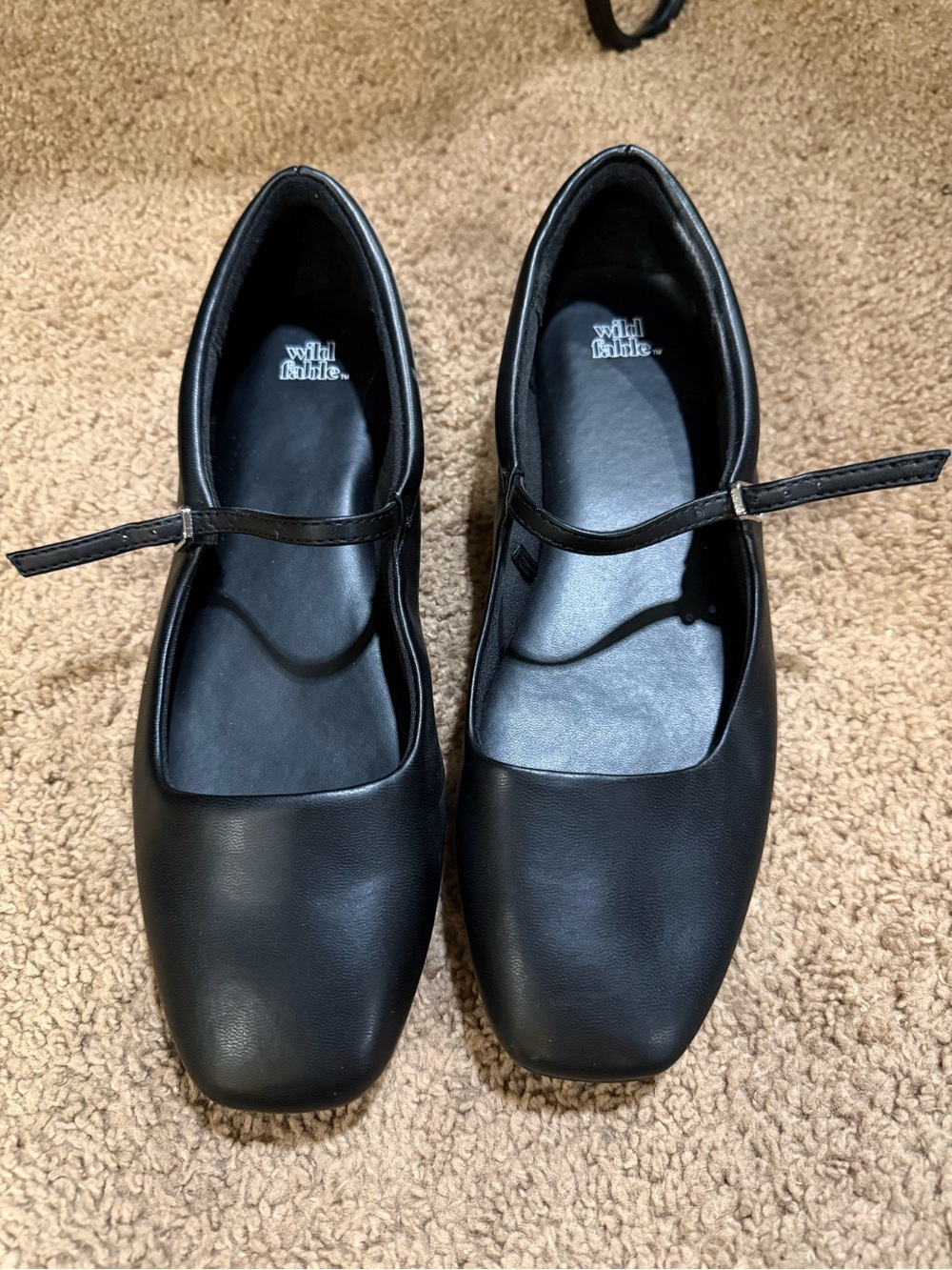 Ballet flats with strap